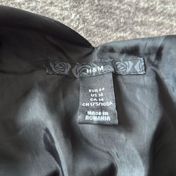 H&M- dress  - Picture 4 of 4